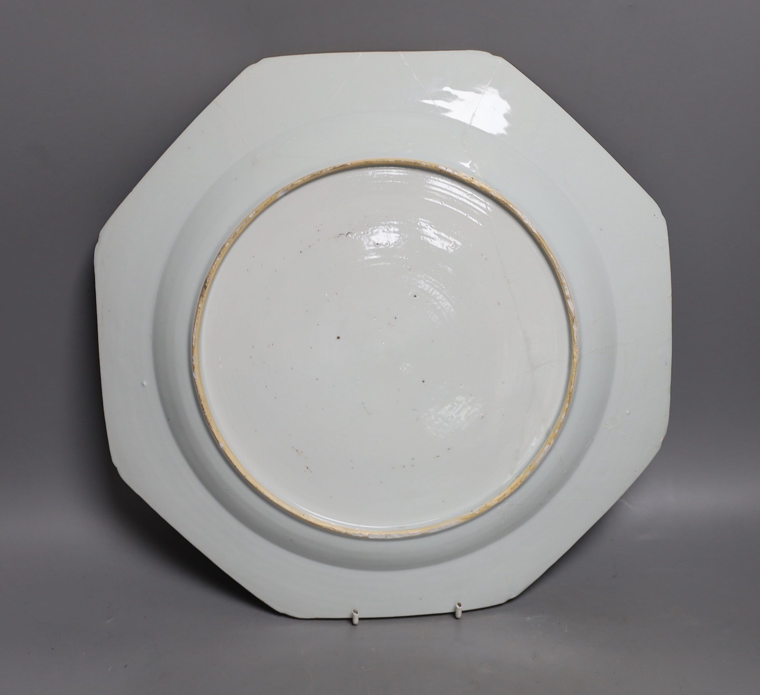 An 18th century Chinese export blue and white dish, Fitzhugh border, together with a contemporary fitted wooden frame 36cm
